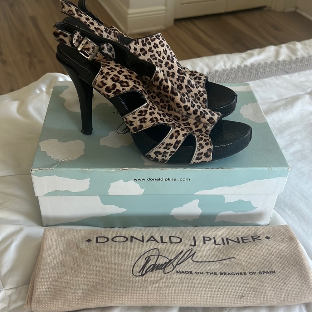 Donald J. Pliner leopard heels - size 8